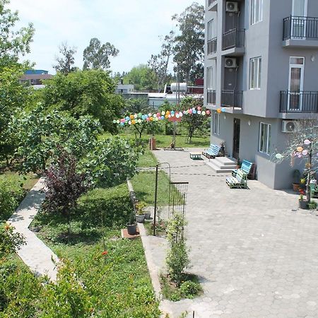 Femily Hotel In Batumi Mareti Str 2 Exterior foto