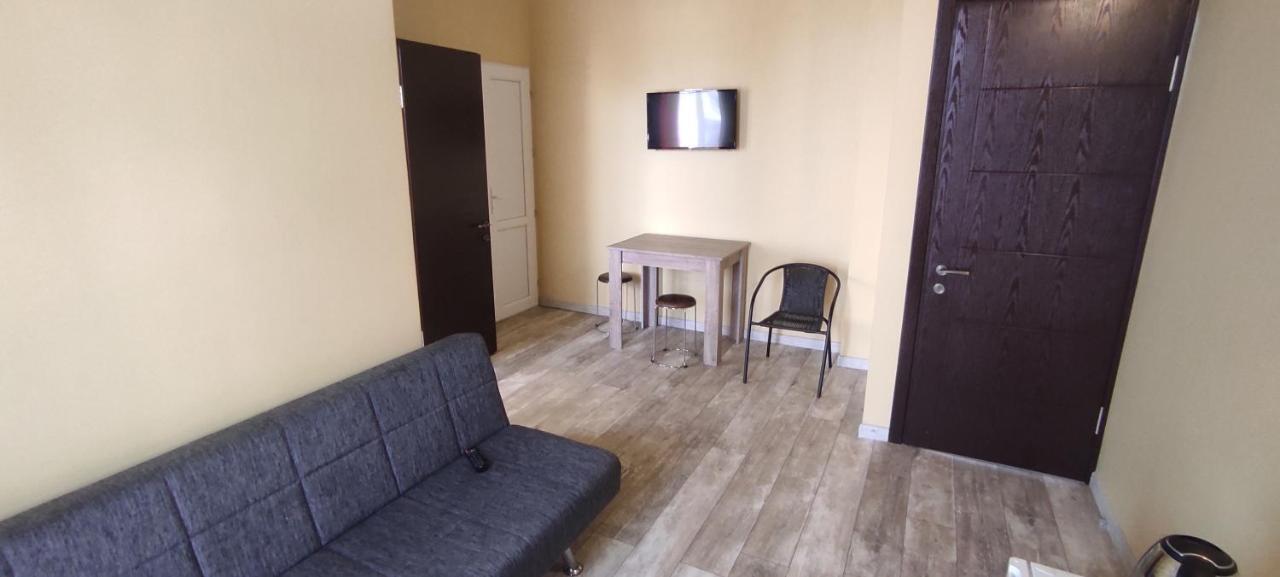 Femily Hotel In Batumi Mareti Str 2 Exterior foto