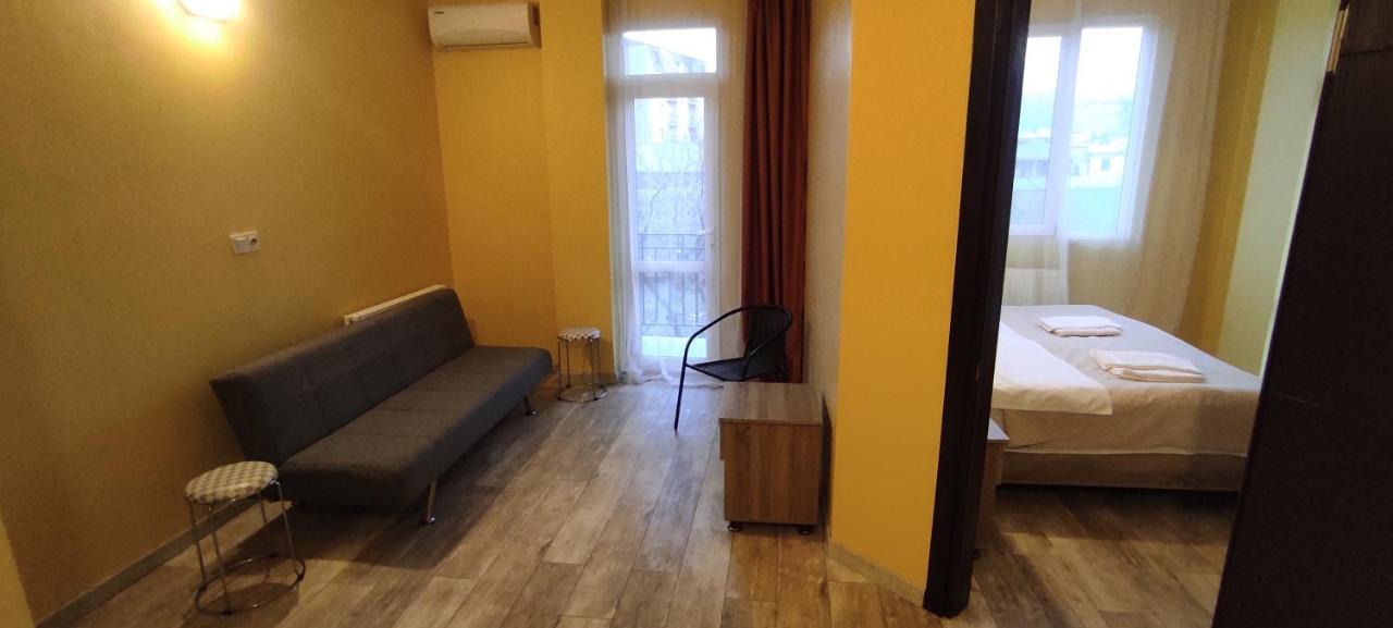Femily Hotel In Batumi Mareti Str 2 Exterior foto