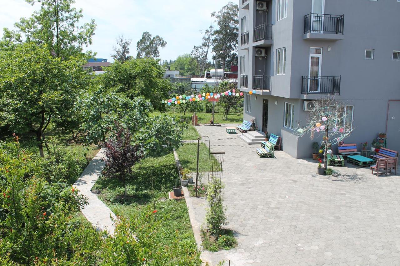 Femily Hotel In Batumi Mareti Str 2 Exterior foto