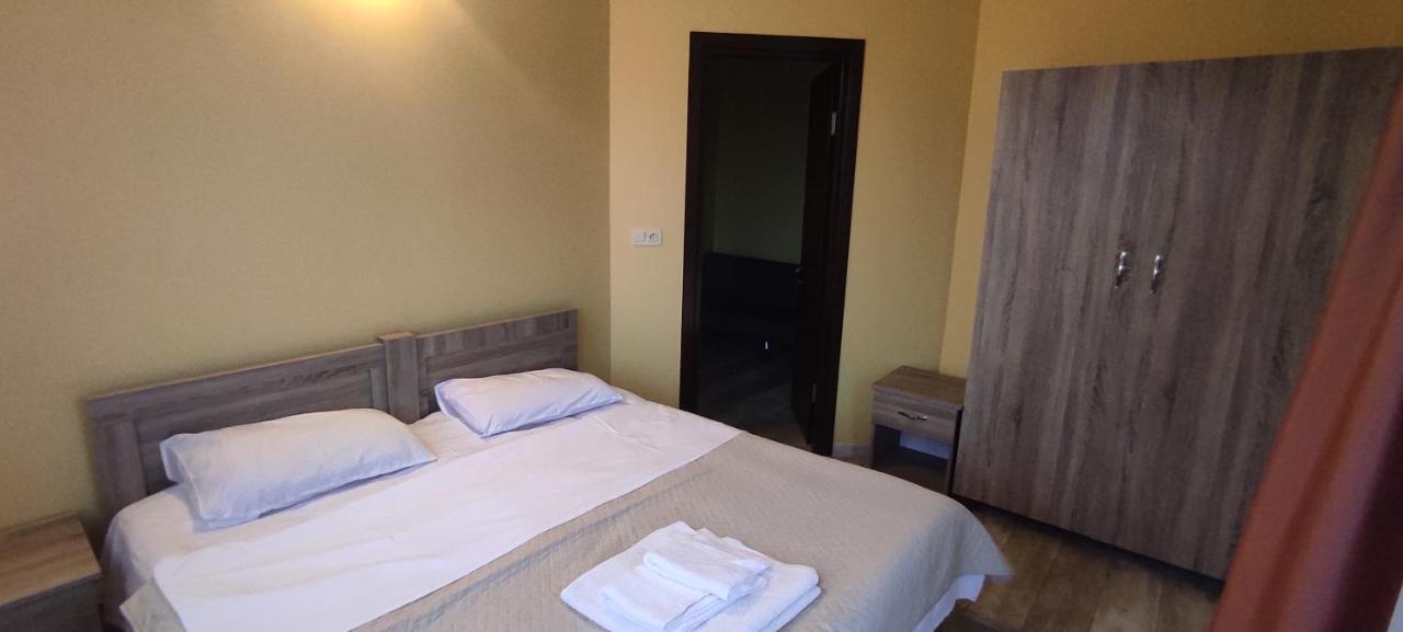 Femily Hotel In Batumi Mareti Str 2 Exterior foto