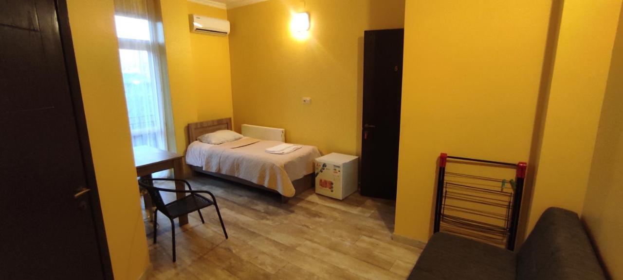 Femily Hotel In Batumi Mareti Str 2 Exterior foto