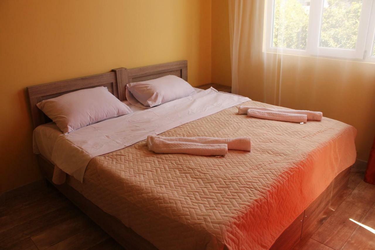 Femily Hotel In Batumi Mareti Str 2 Exterior foto