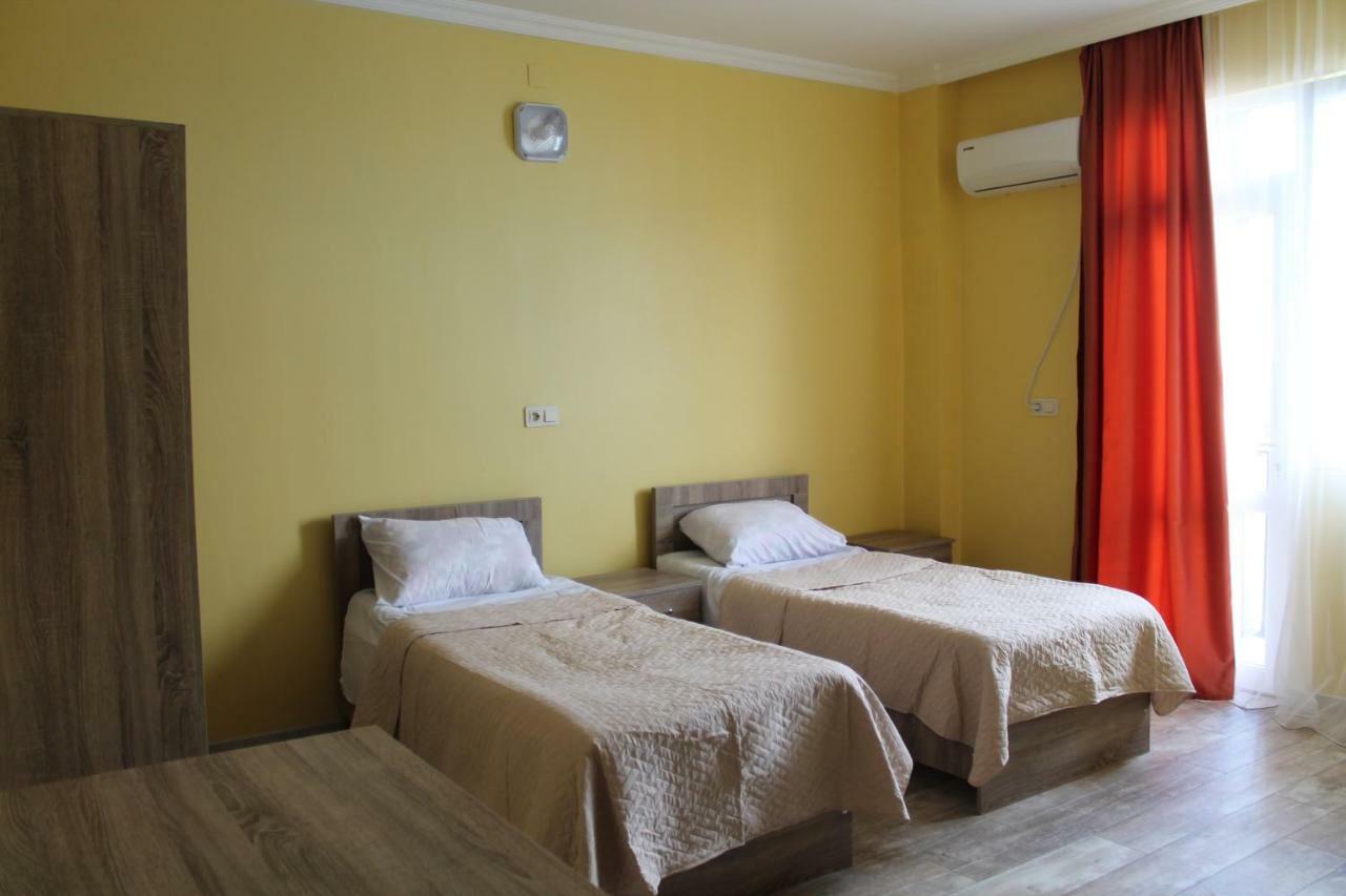 Femily Hotel In Batumi Mareti Str 2 Exterior foto