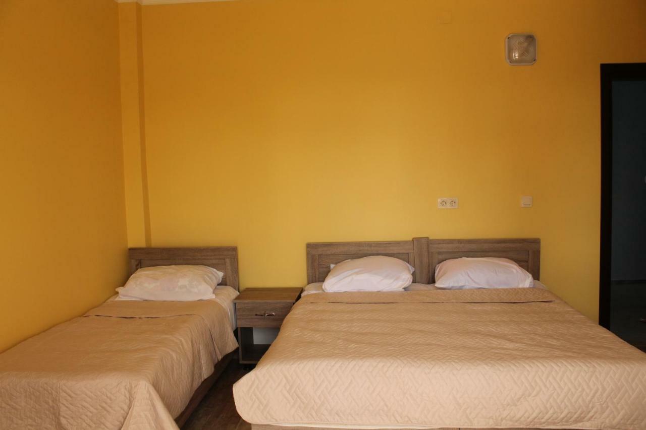Femily Hotel In Batumi Mareti Str 2 Exterior foto
